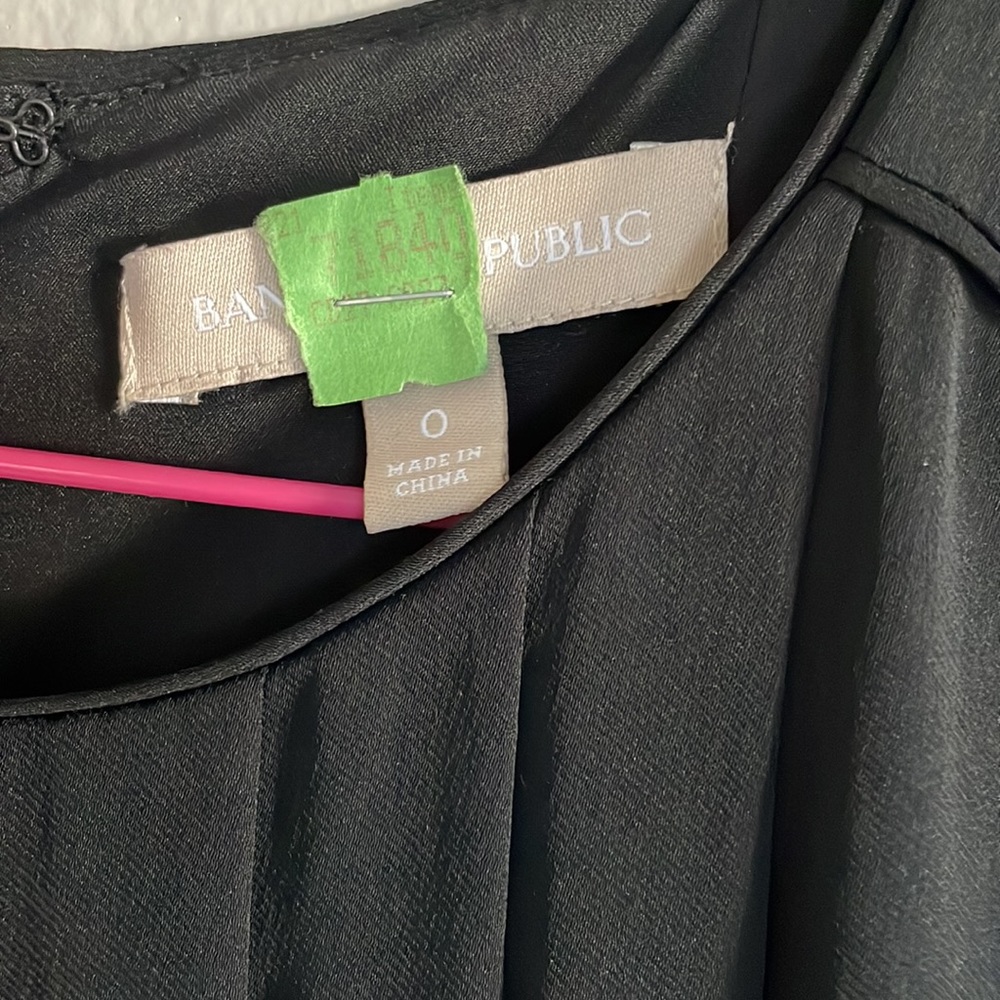 Banana Republic pleated dress - Picture 3 of 7